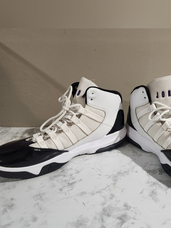 Size 13M Jordan Max Aura \'Concord\' White Dark Concord Black AQ9084-121 Preowned main image 5